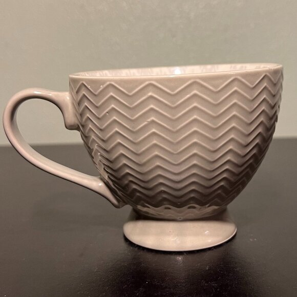 Two (2) SIGNATURE HOUSEWARES Mauve Gray Textured Embossed Pedestal Footed Cups - Picture 7 of 15